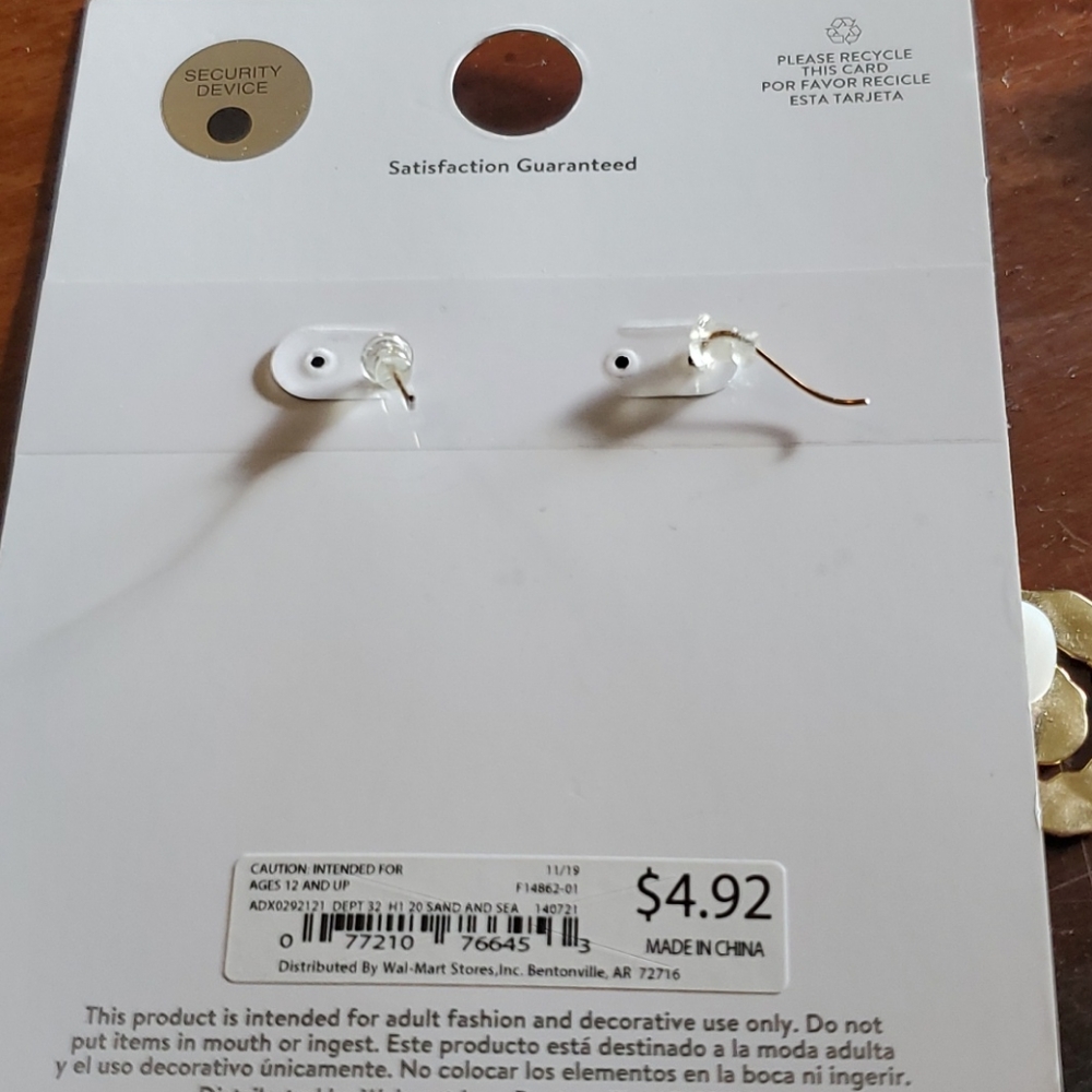 Time and Tru goldtone shell dangle earrings - Picture 4 of 5